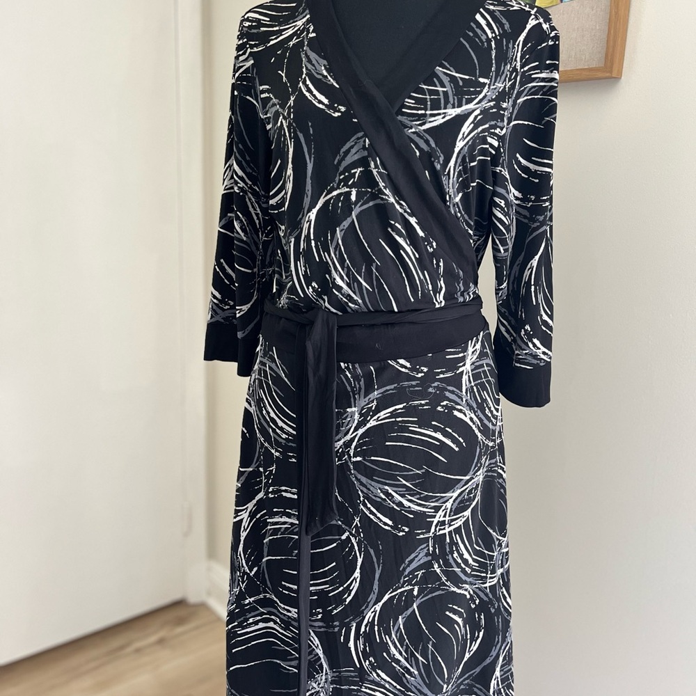 Alfani Black and White Swirl Women's Robe